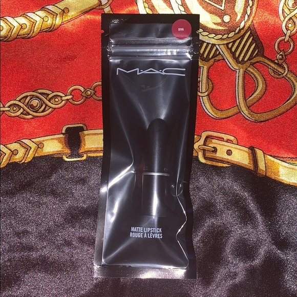 NEW M.A.C. Mini Lipstick 💄 in DIVA! - Picture 7 of 7